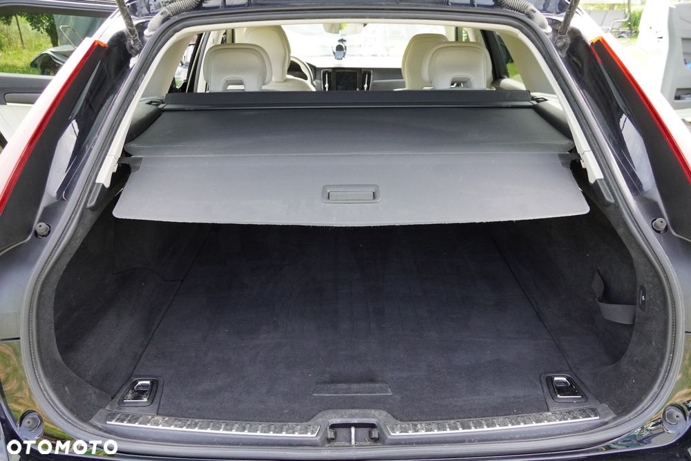 Volvo V90 D5 SCR AWD Momentum Pro - 28