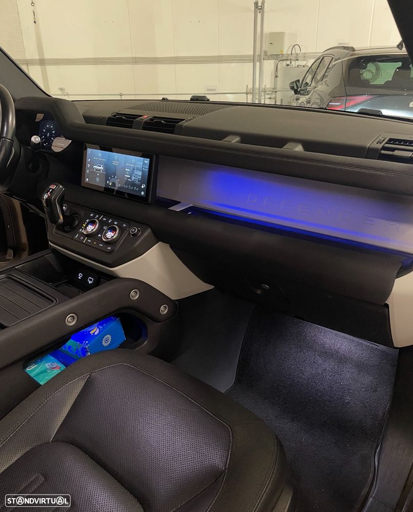 Land Rover Defender 2.0 D 110 AWD HSE - 23