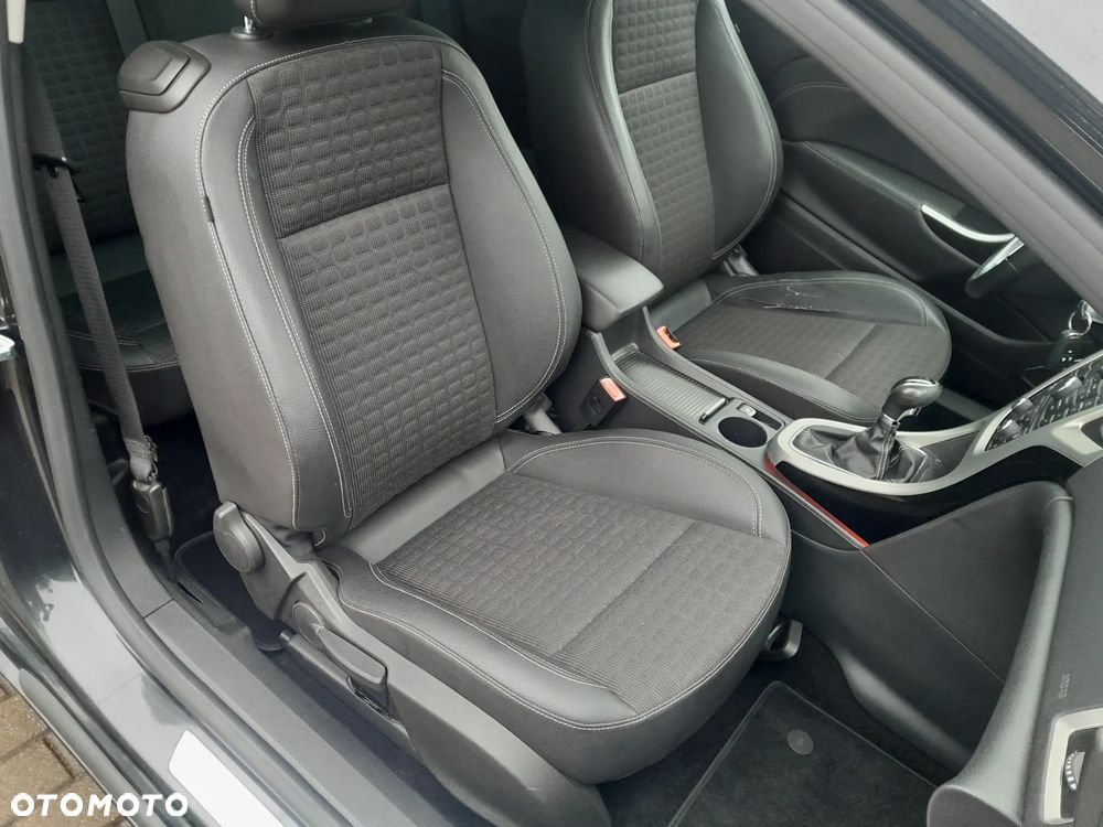 Opel Astra 1.6 Turbo Edition - 23