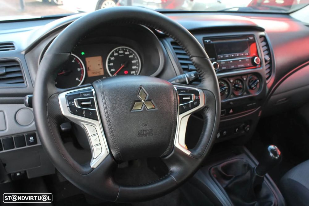 Mitsubishi L200 2.4 DI-D CD Invite 4WD - 8