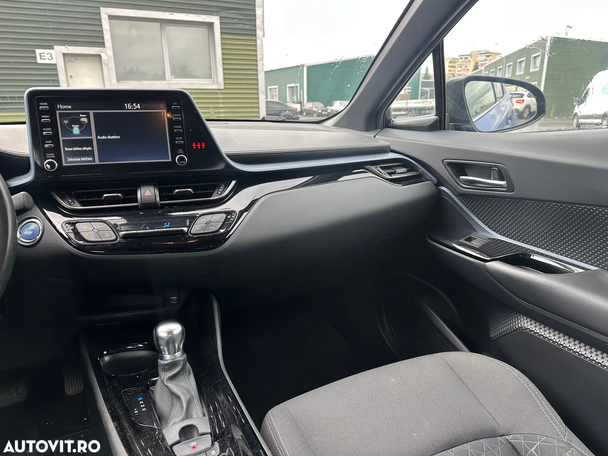 Toyota C-HR 2.0 HSD 184 CP 4x2 CVT Classy Bi-Tone - 11
