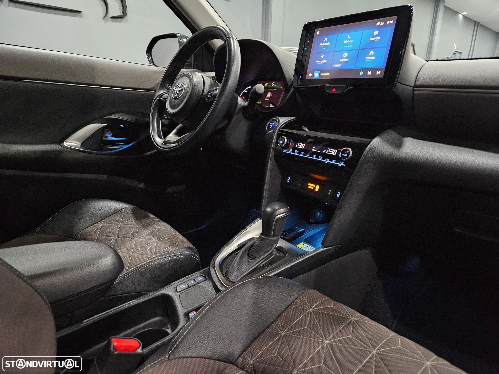 Toyota Yaris Cross 1.5 HDF Luxury - 11