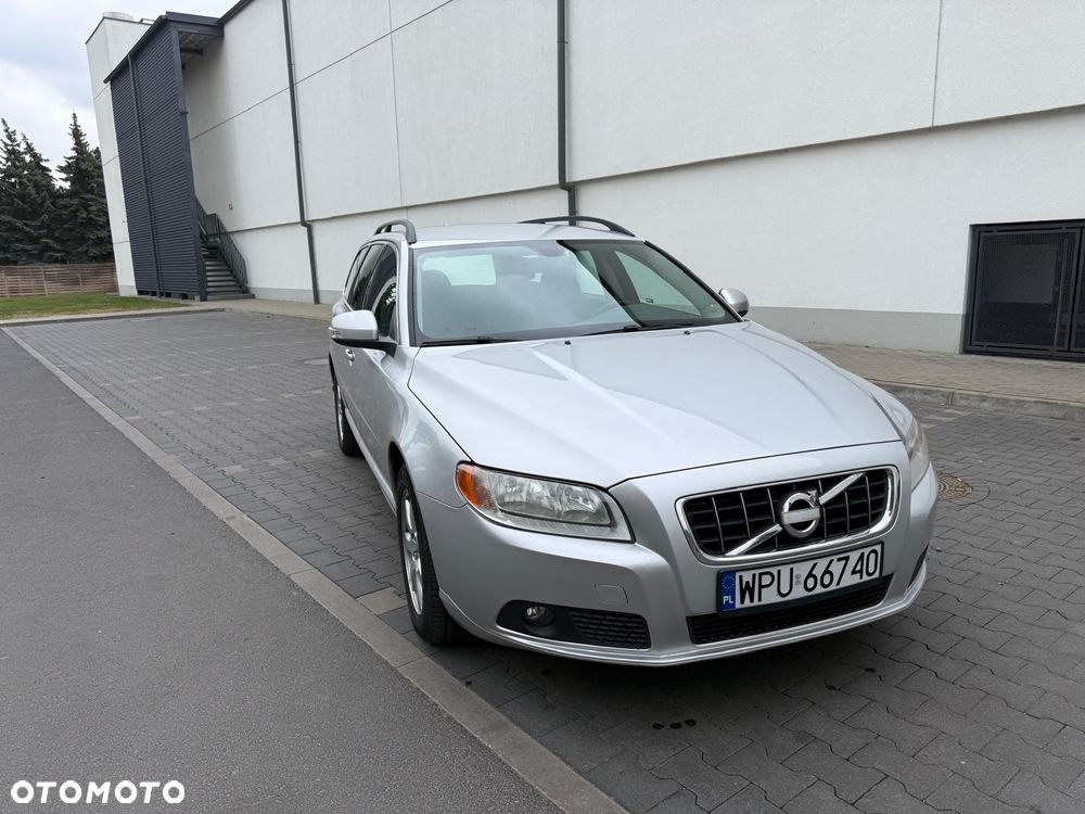 Volvo V70 2.0T Momentum - 4
