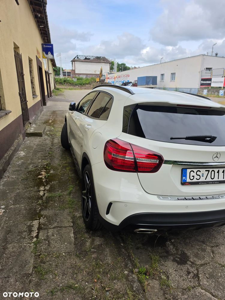 Mercedes-Benz GLA 200 7G-DCT Edition 1 - 3