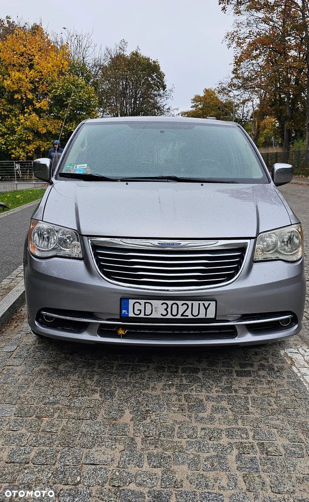 Chrysler Town & Country - 8