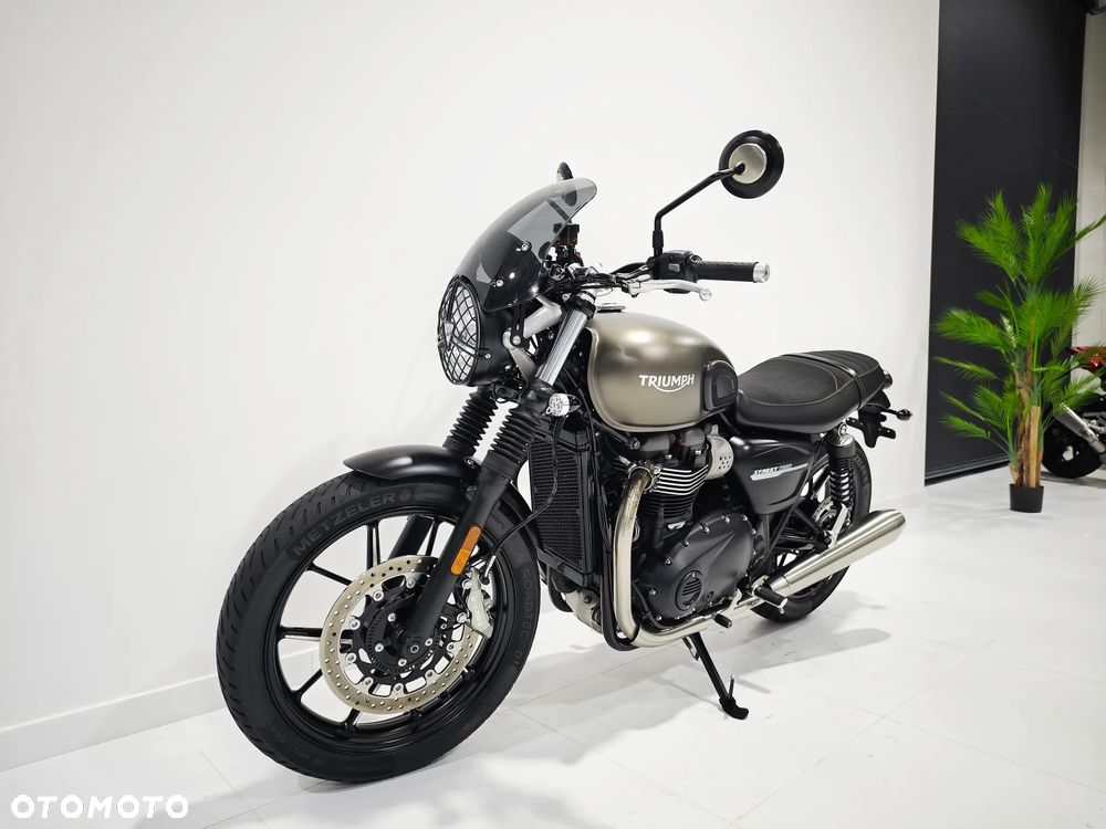 Triumph Bonneville - 3