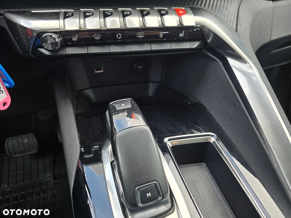 Peugeot 3008 1.2 PureTech Active S&S EAT8 - 22