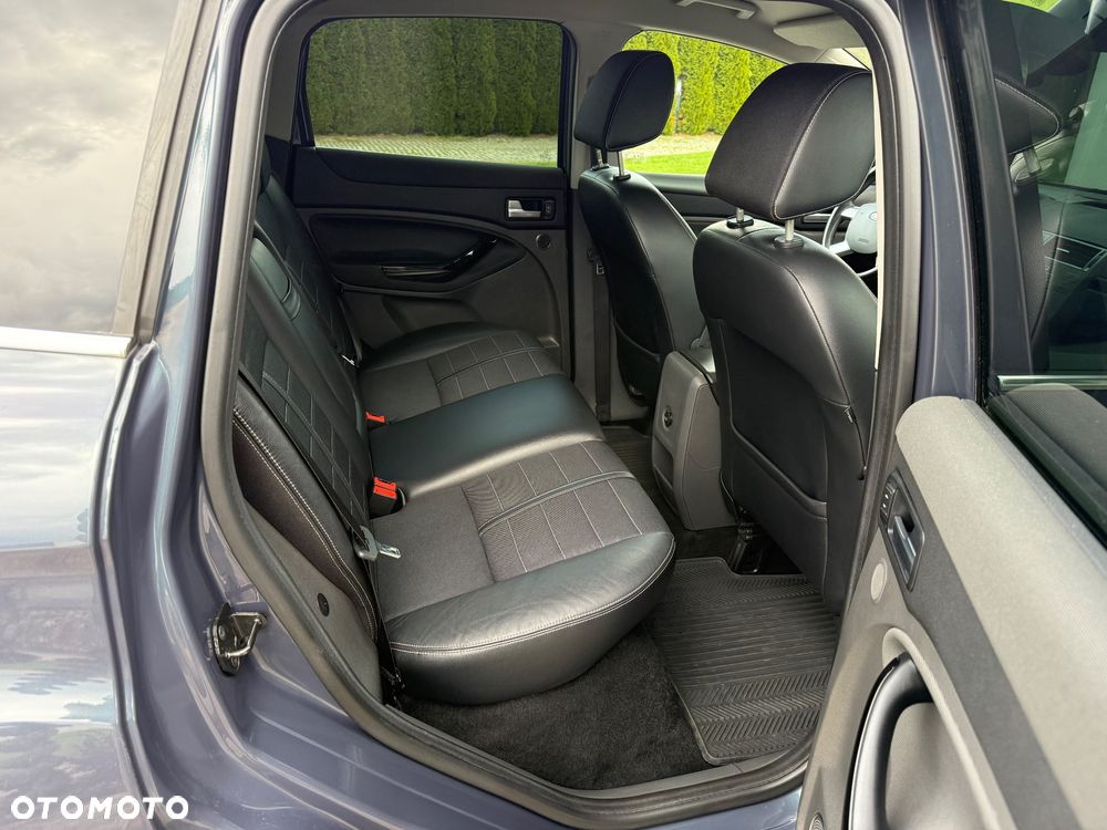 Ford Kuga 2.0 TDCi 2x4 Titanium - 14