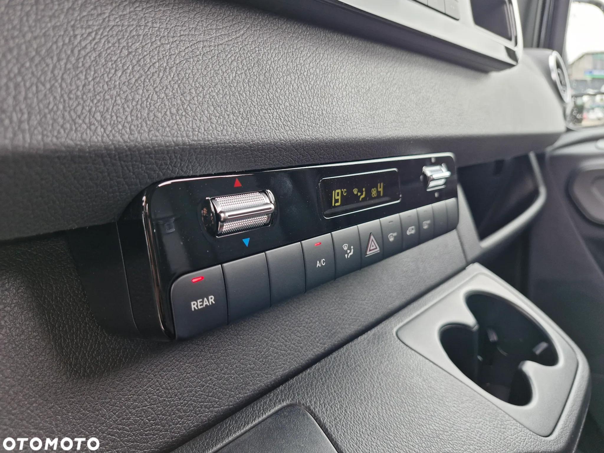 Mercedes-Benz Sprinter - 24
