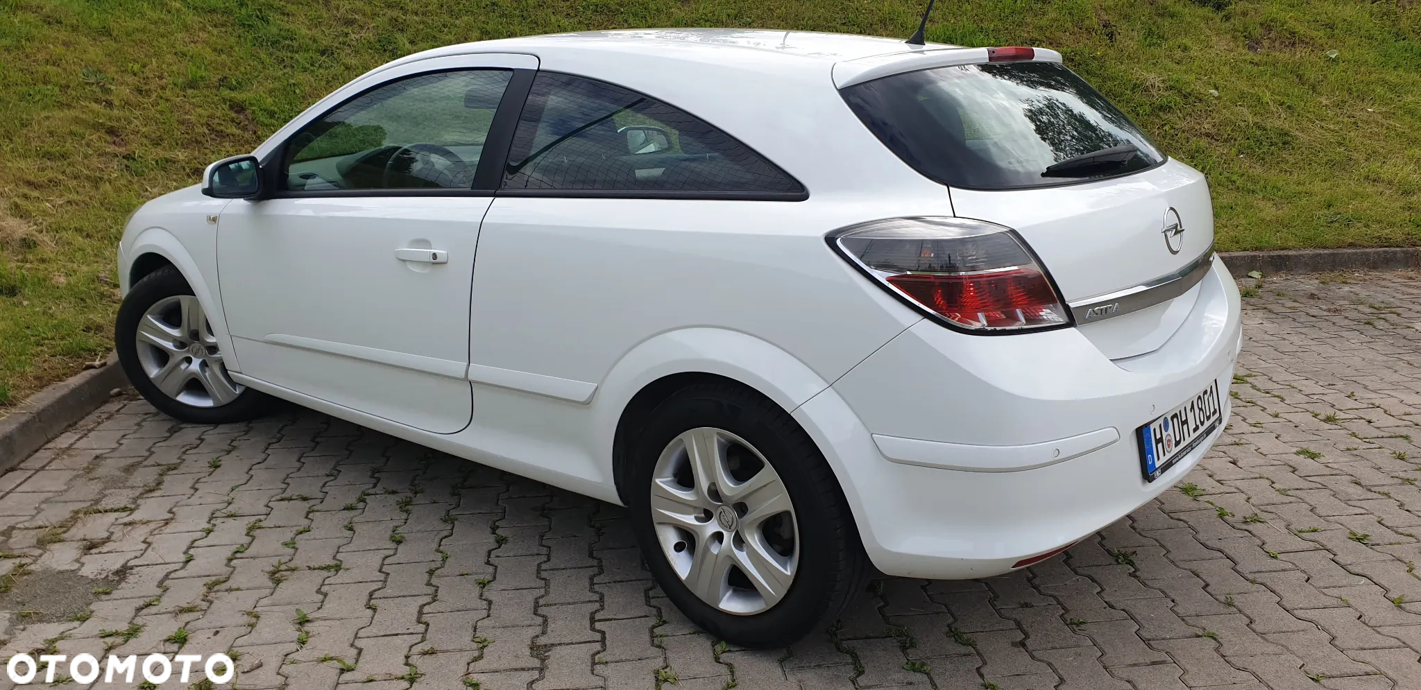 Opel Astra GTC 1.6 Cosmo - 15