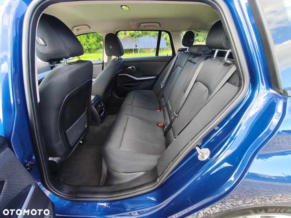 BMW Seria 3 318d - 18