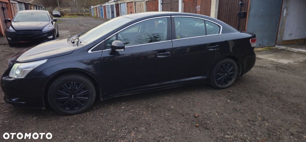 Toyota Avensis 1.8 Sol NAVI - 2