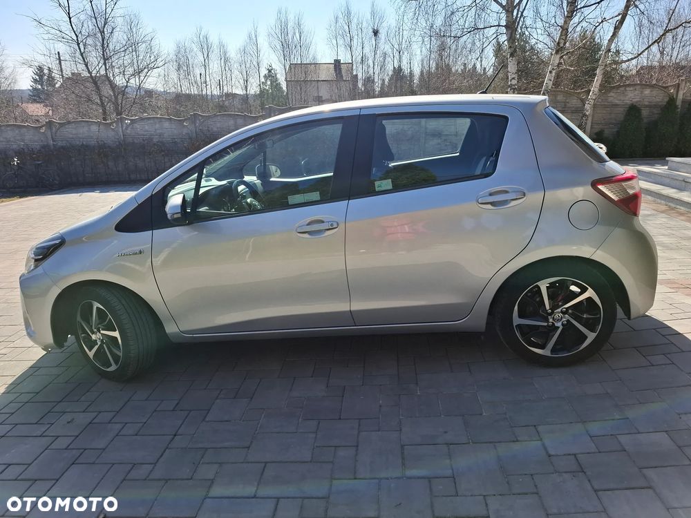 Toyota Yaris Hybrid 100 Premium - 9