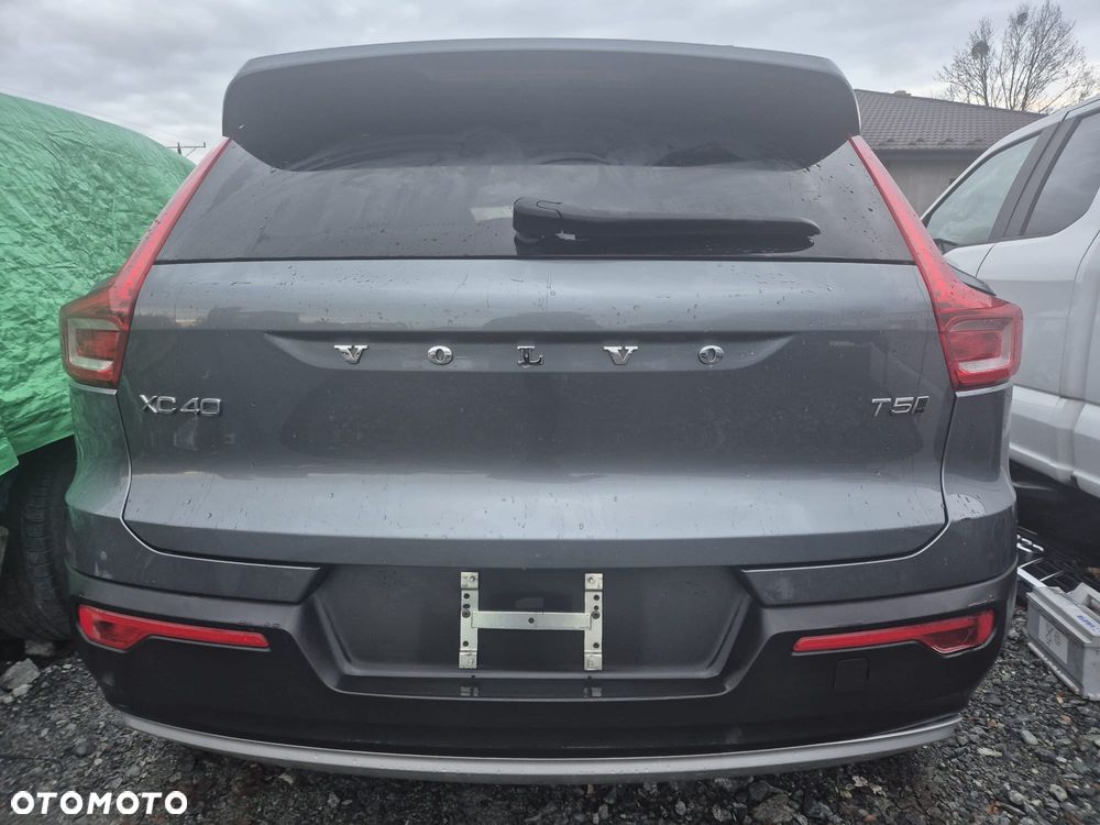 Volvo XC 40 T5 AWD Geartronic Momentum - 8