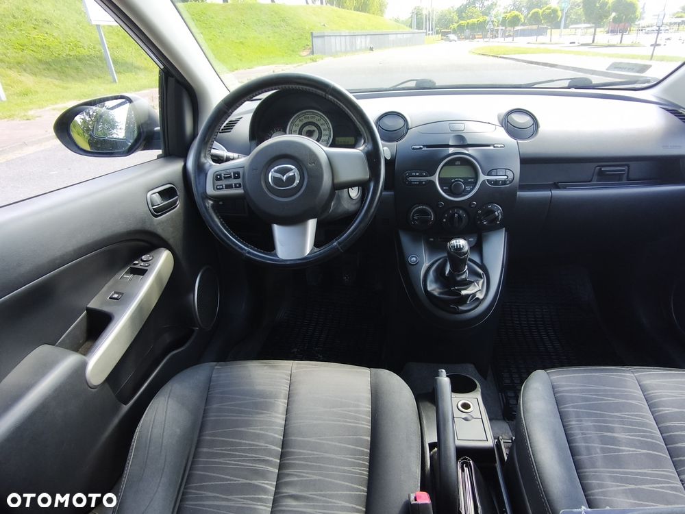 Mazda 2 - 8