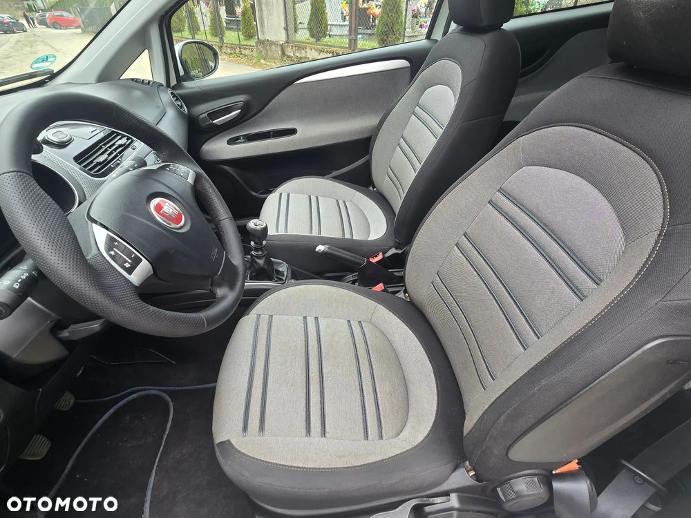 Fiat Punto Evo ver-1-4-16v-dynamic - 22