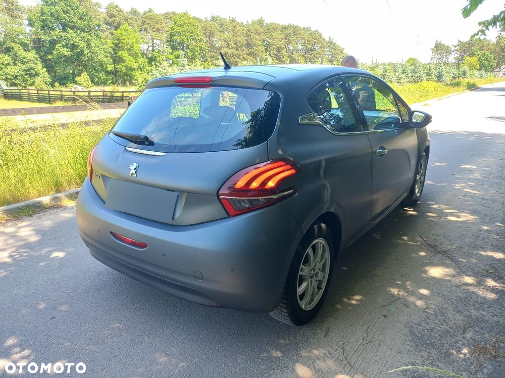 Peugeot 208 - 22
