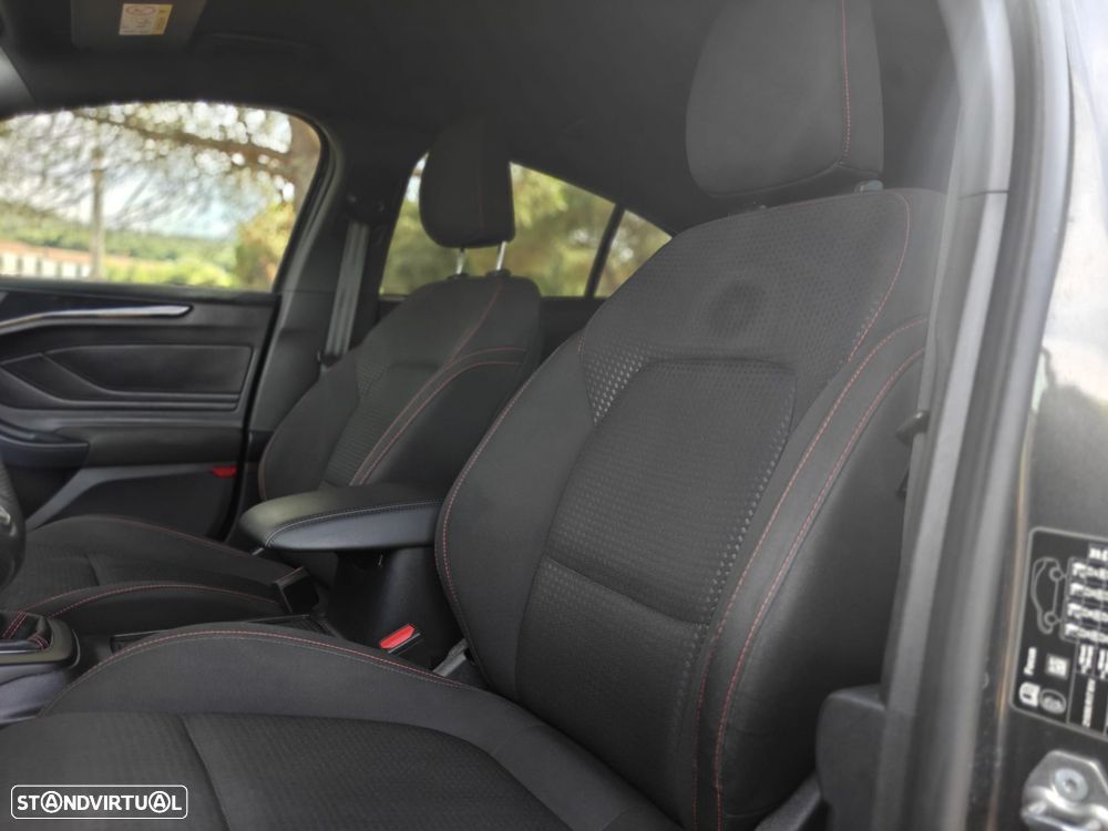 Ford Focus 1.0 EcoBoost MHEV ST-Line - 26