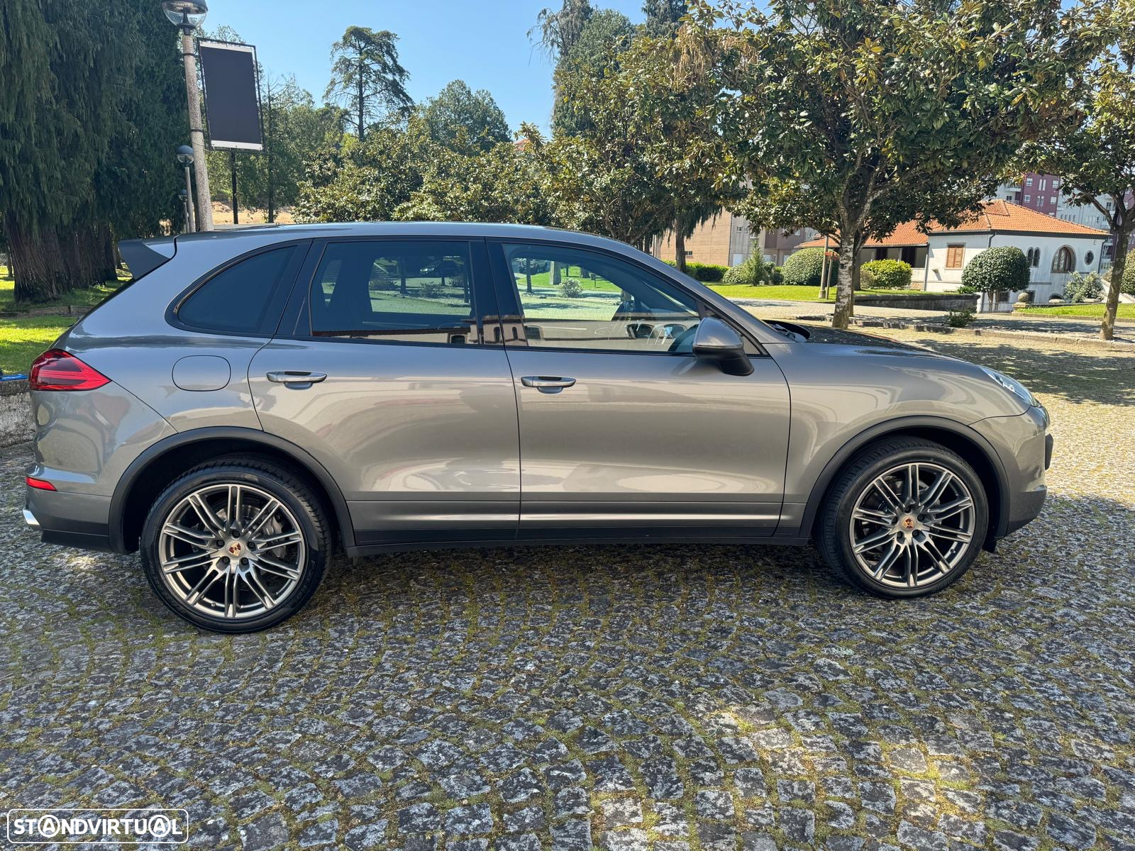 Porsche Cayenne Diesel Platinum Edition - 16