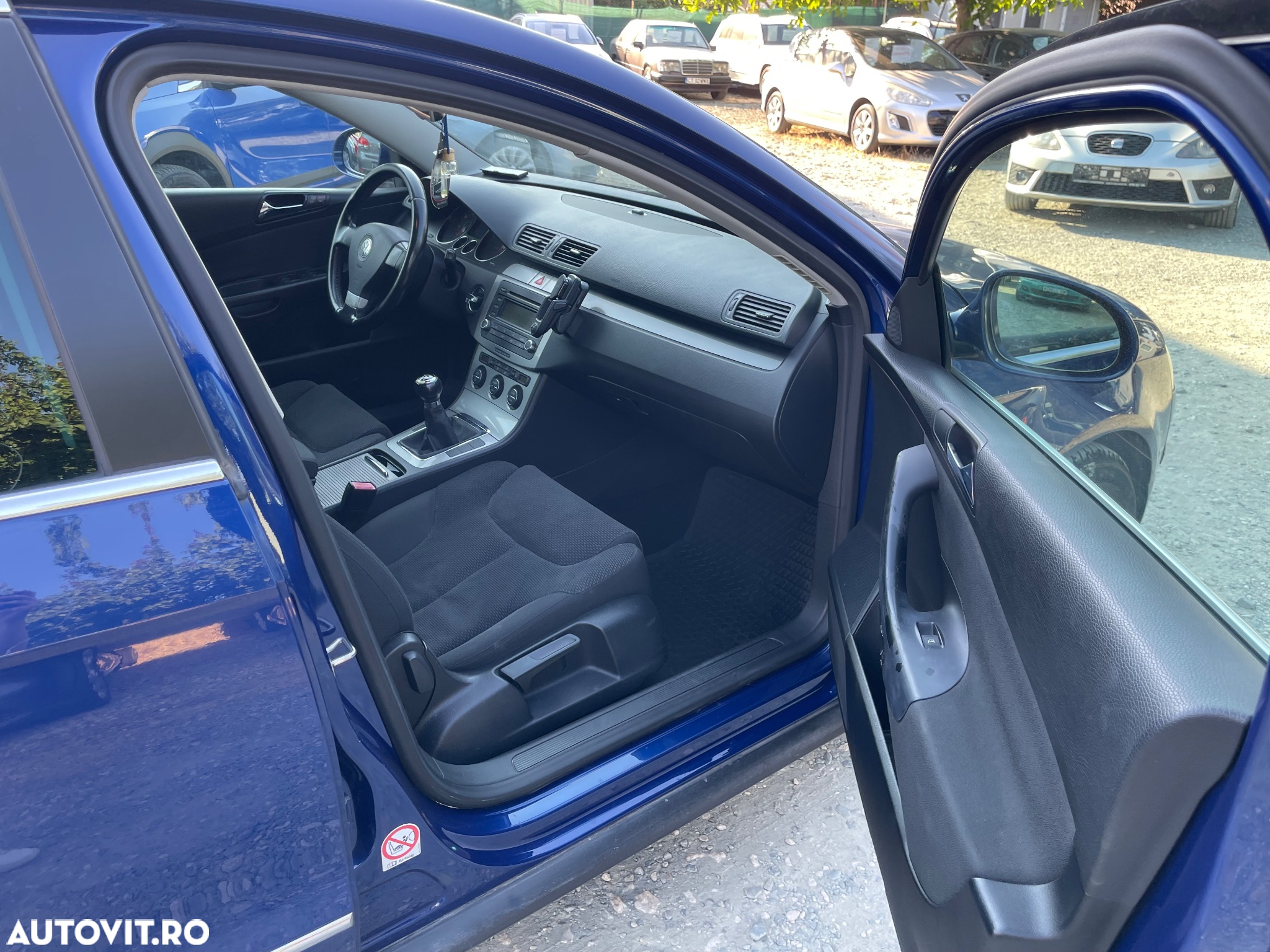 Volkswagen Passat - 11