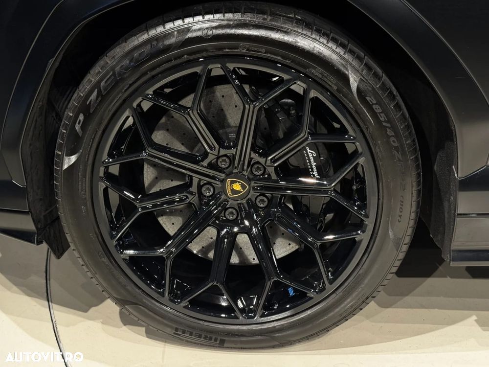 Lamborghini URUS - 9