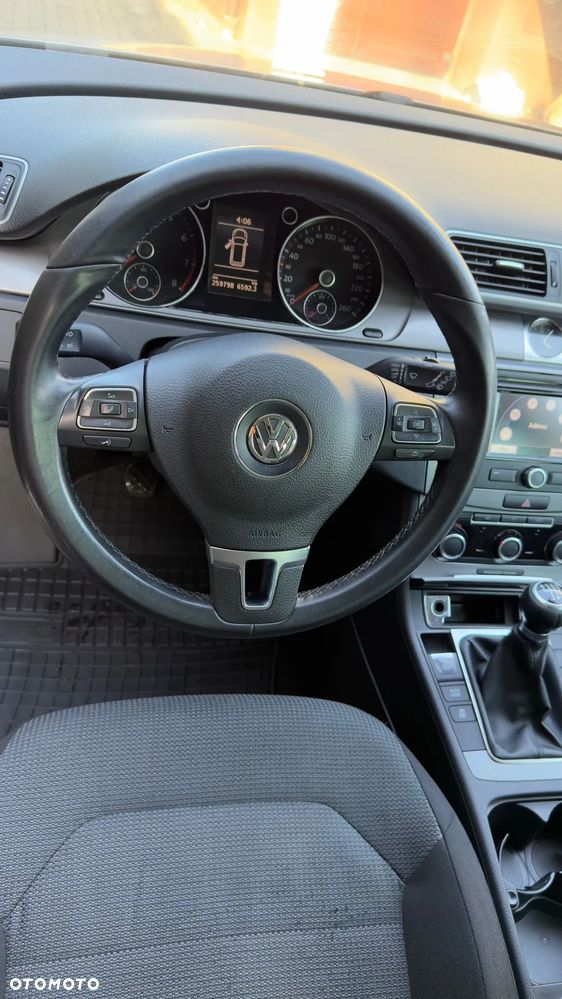 Volkswagen Passat - 10