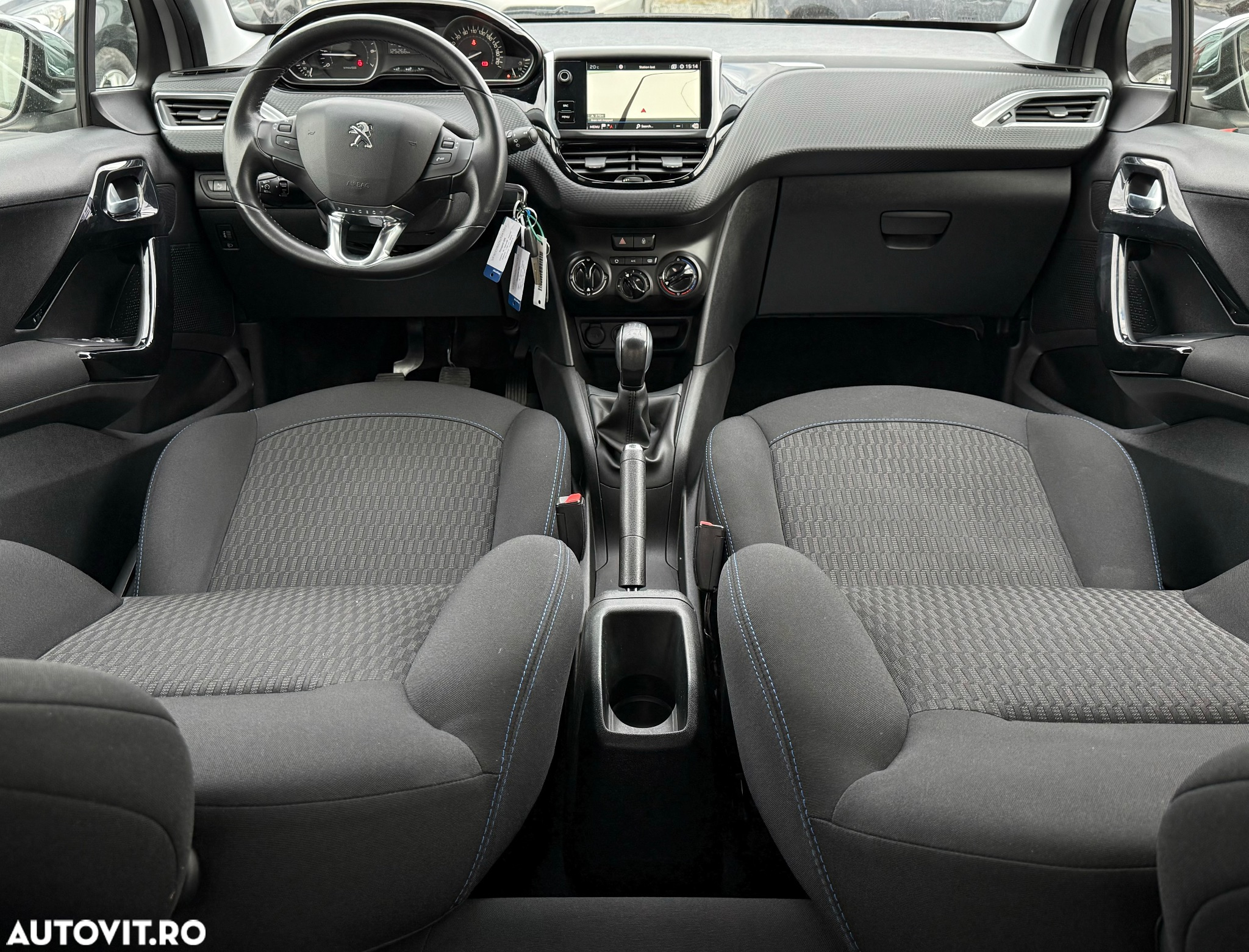 Peugeot 208 1.2 L PureTech Style - 22