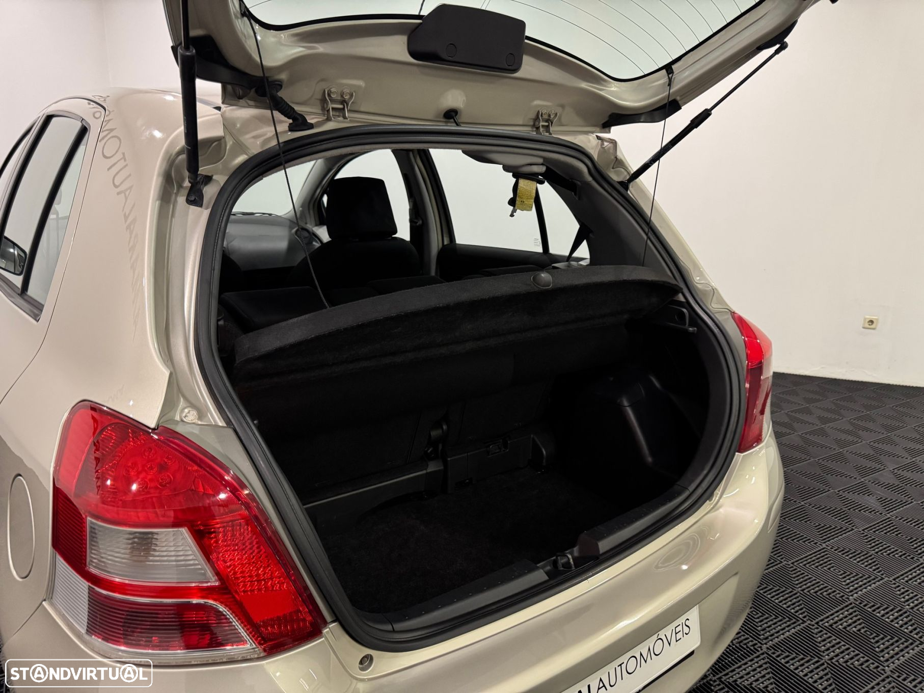 Toyota Yaris 1.33 VVT-i Comfort+AC - 41