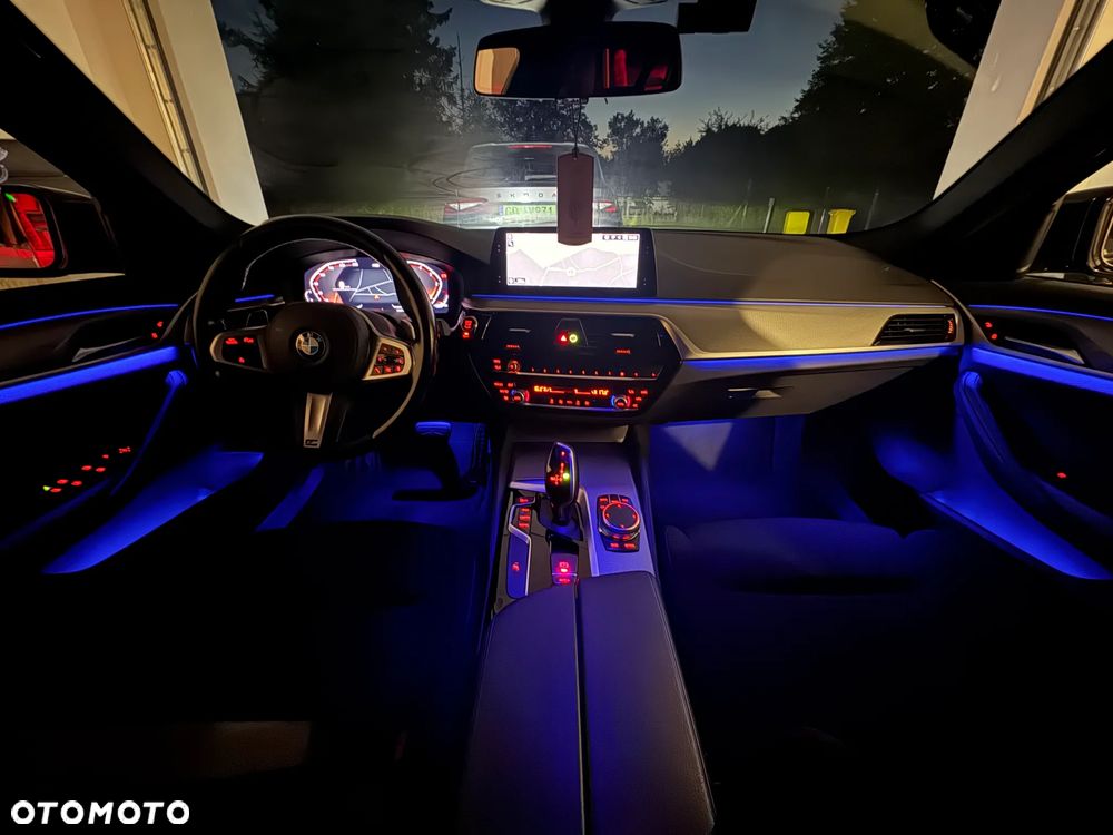 BMW Seria 5 520d M Sport - 12