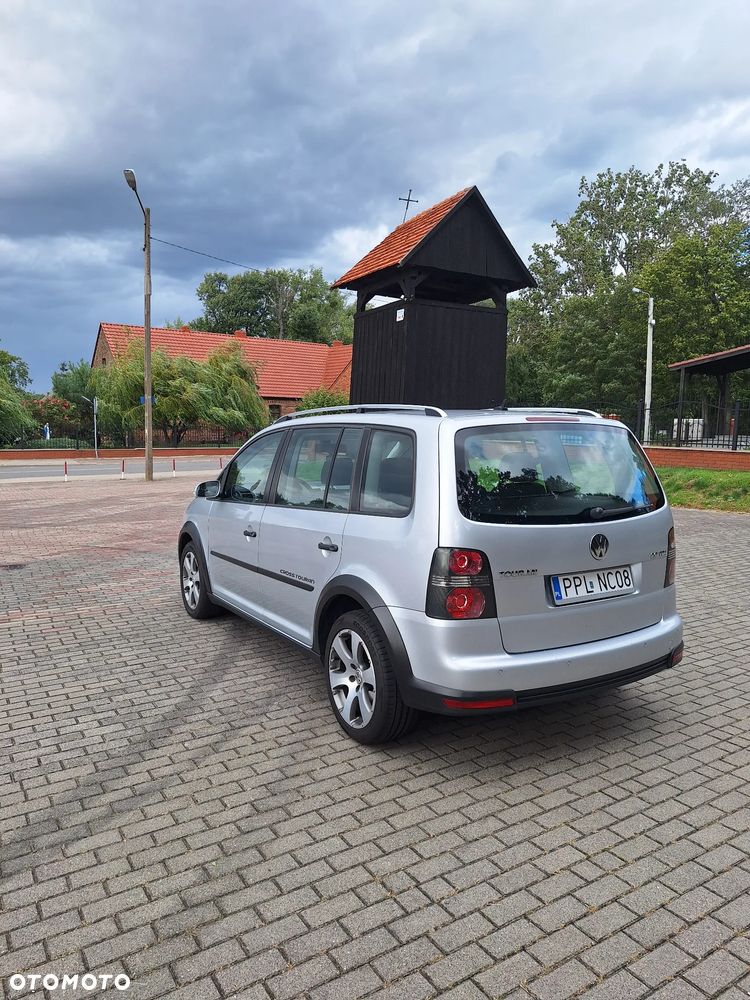 Volkswagen Touran 2.0 TDI DPF Cross DSG - 11