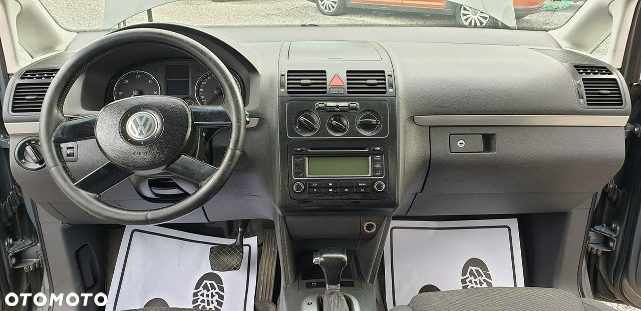 Volkswagen Touran - 28