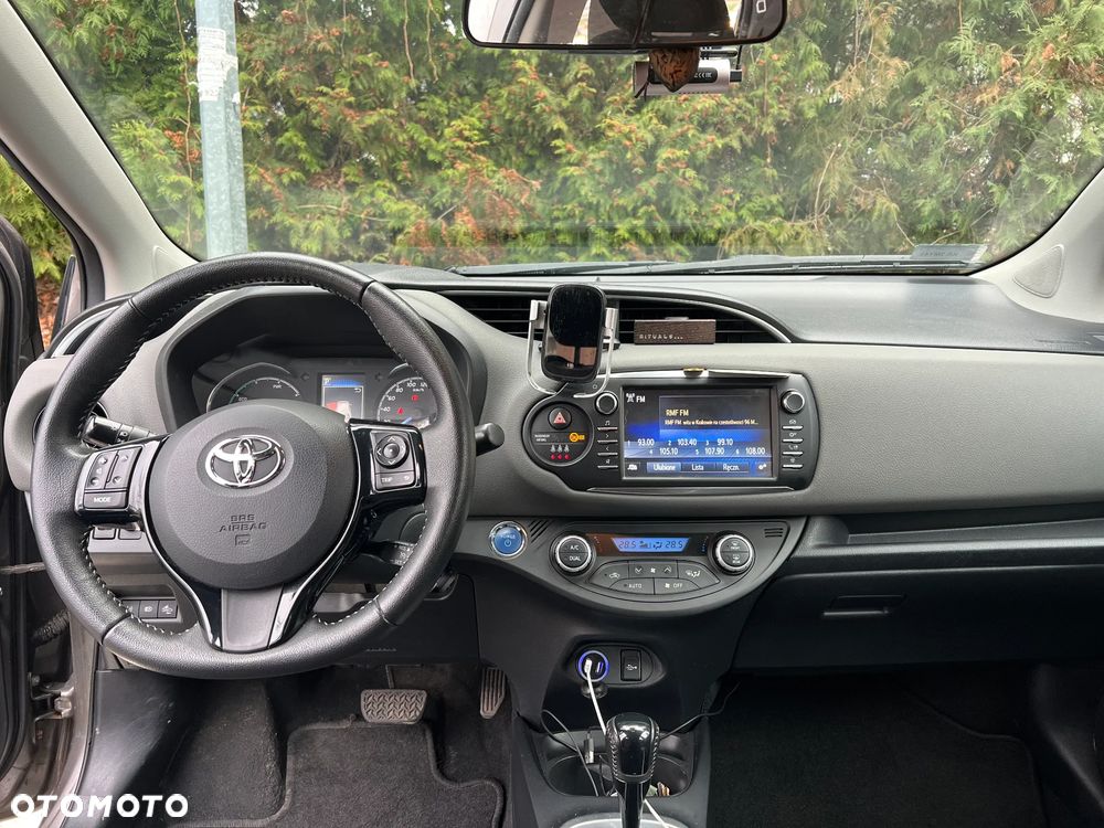 Toyota Yaris Hybrid 100 Active - 16