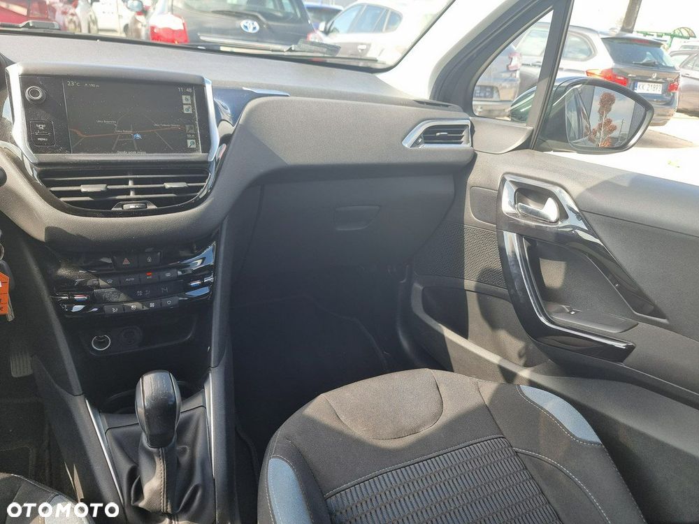 Peugeot 208 - 15