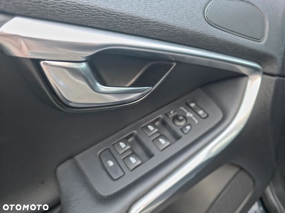 Volvo V40 D2 Momentum - 16