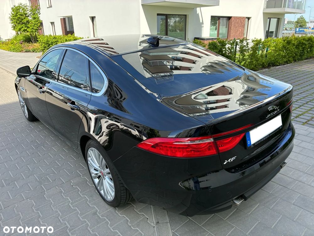 Jaguar XF 20t Prestige - 8