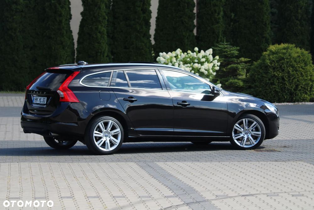 Volvo V60 D5 Summum - 9