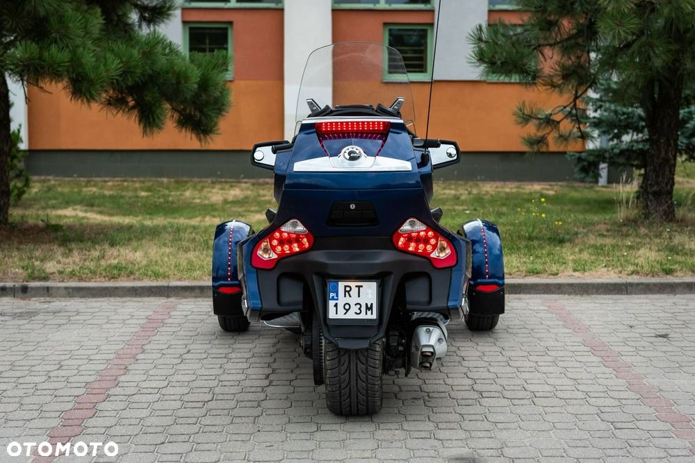 Can-Am Spyder - 10
