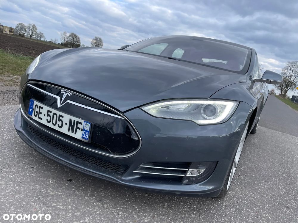 Tesla Model S - 25