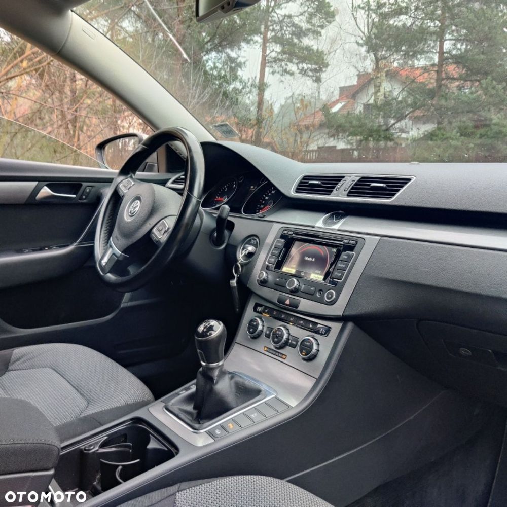 Volkswagen Passat - 15
