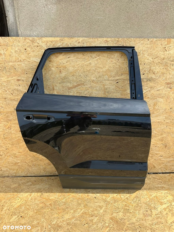 Skoda Karoq Seat Ateca drzwi tylne prawe prawy tył 575