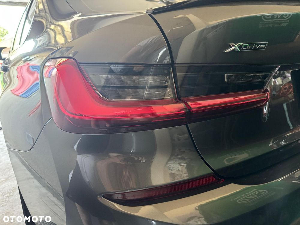 BMW Seria 3 330i xDrive M Sport - 9