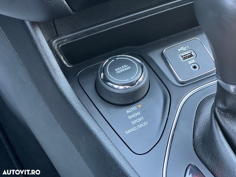 Jeep Cherokee - 25