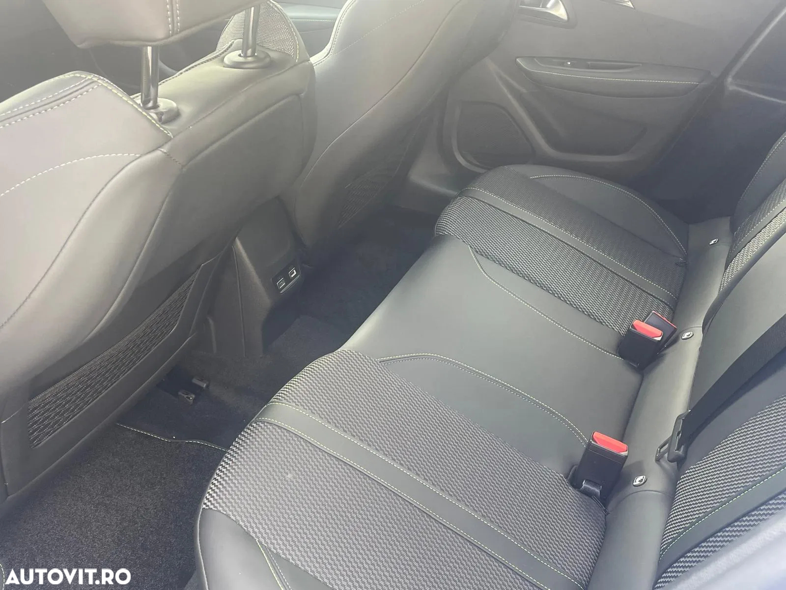 Peugeot 208 1.2L 100 e-DCS6 MHEV GT - 26