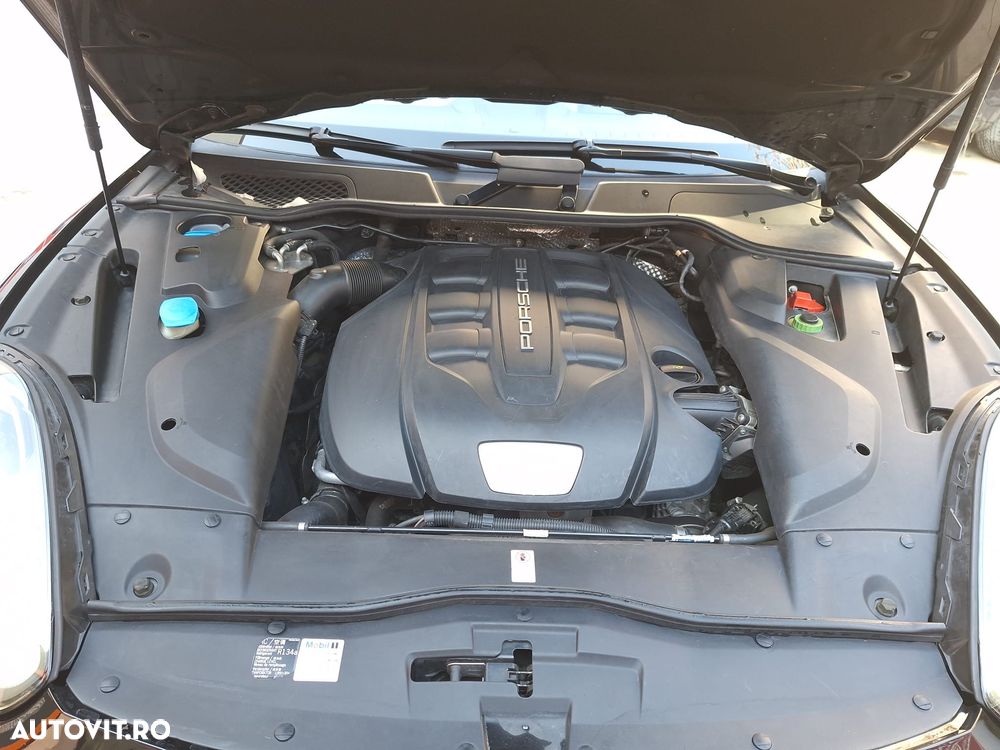 Porsche Cayenne 3.0 L - 8