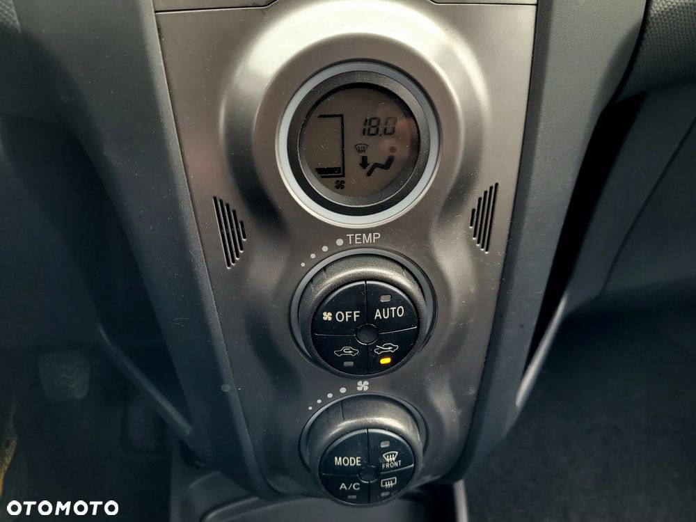 Toyota Yaris 1.0 VVT-i Luna - 8