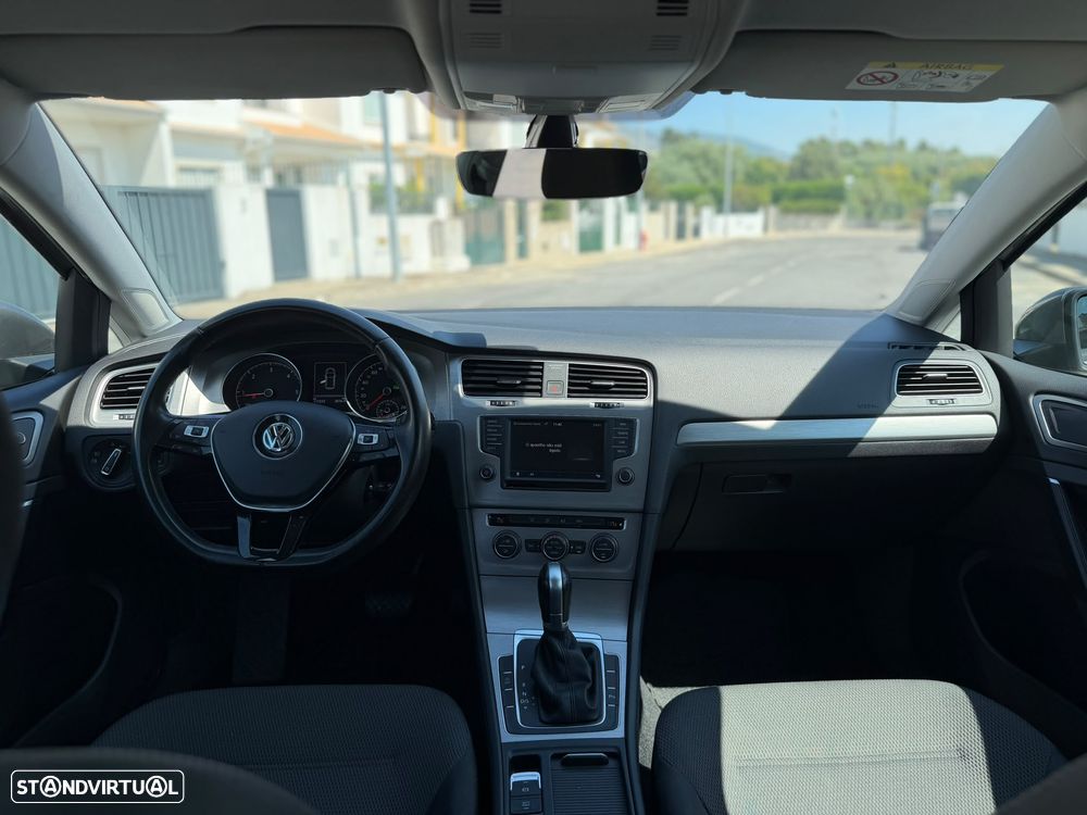 VW Golf 1.6 TDI Highline DSG - 11