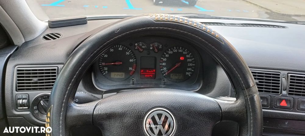 Volkswagen Golf - 6
