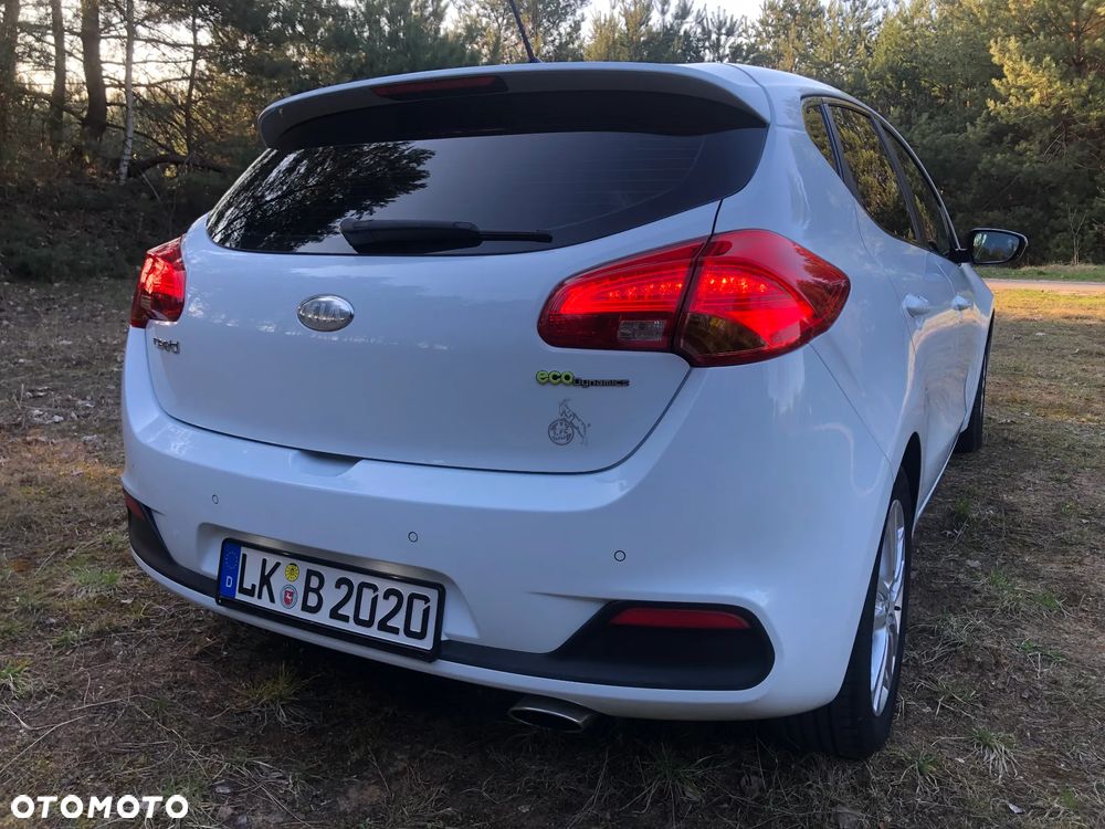 Kia Ceed 1.6 CRDi 128 Dream Team Edition - 9