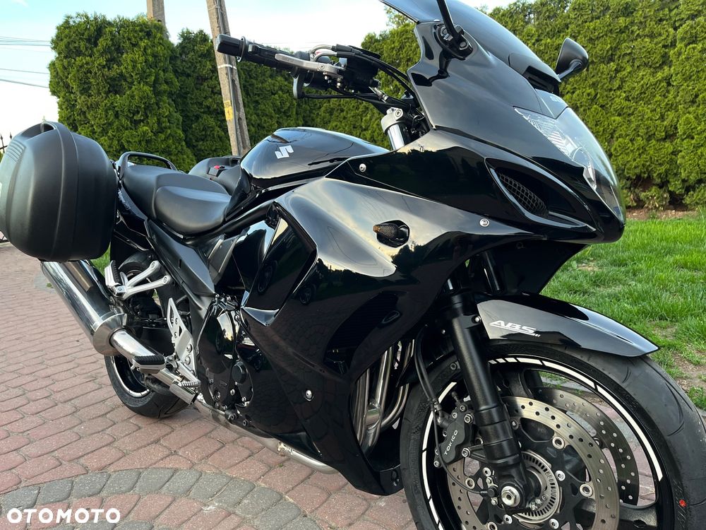Suzuki GSX - 17