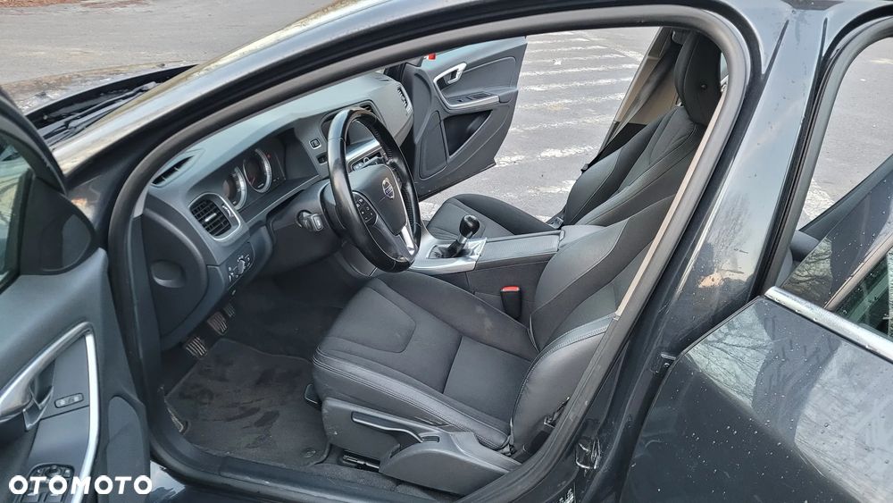 Volvo V60 D5 Momentum - 8